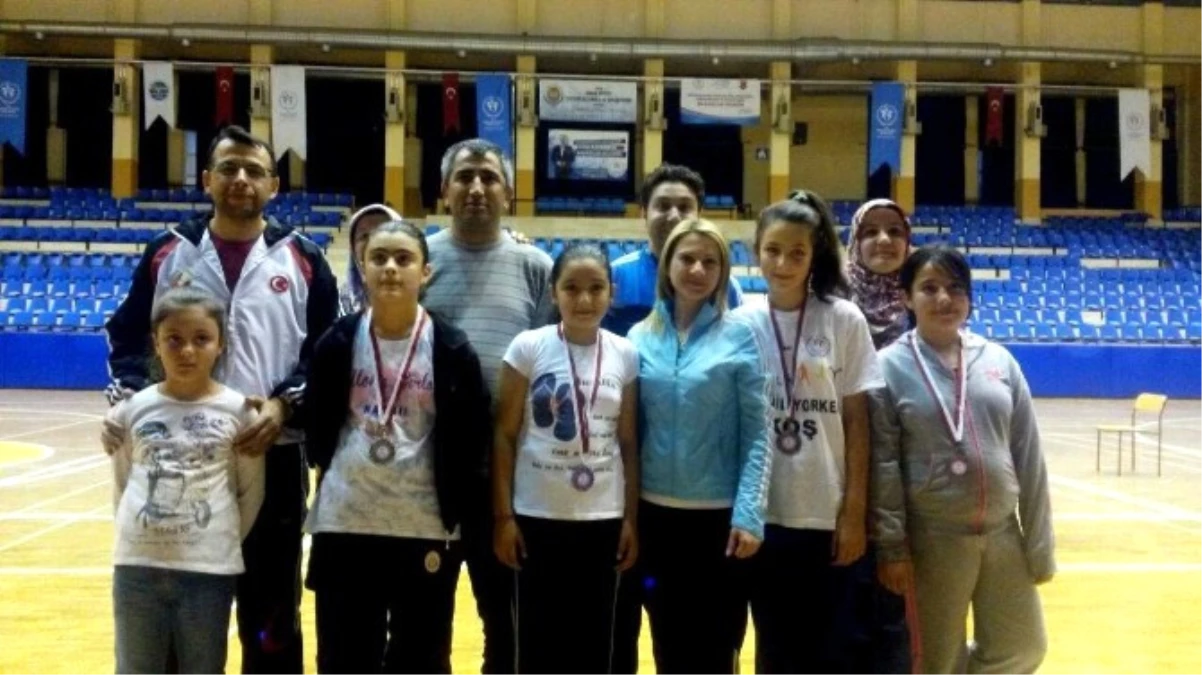 10 Kasım Atatürk\'ü Anma Haftası Badminton Müsabakası Sona Erdi
