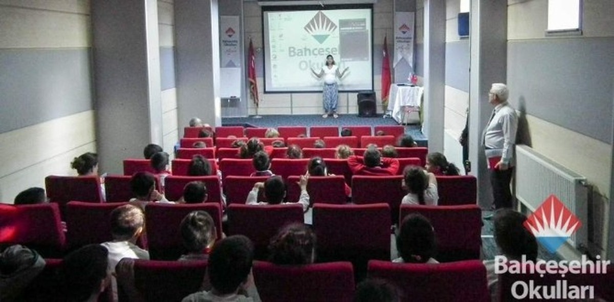 Bahçeşehir Öğrencileri Yenilikçi Drama ve Masal Anlatımını Öğrendi