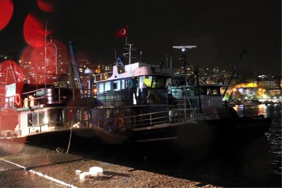 Balıkçı Teknesindeki Yangında 4 Kişi Dumandan Etkilendi