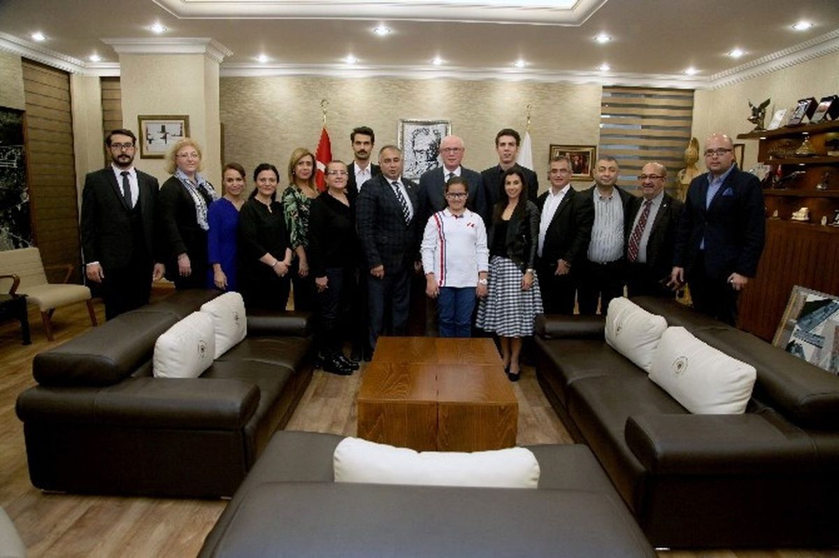 Başkan Kurt, Odunpazarı Kent Konseyi\'nin Yeni Yönetimi ile Bir Araya Geldi