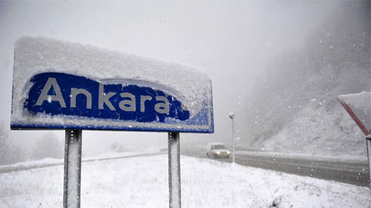 Başkent Güne Kar ile Uyandı