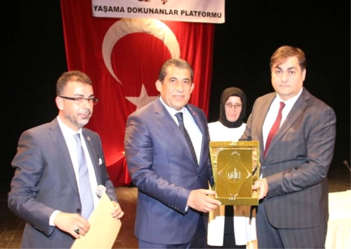 Belediye Başkanı Atilla\'ya Ömer Halisdemir Şeref Ödülü Verildi
