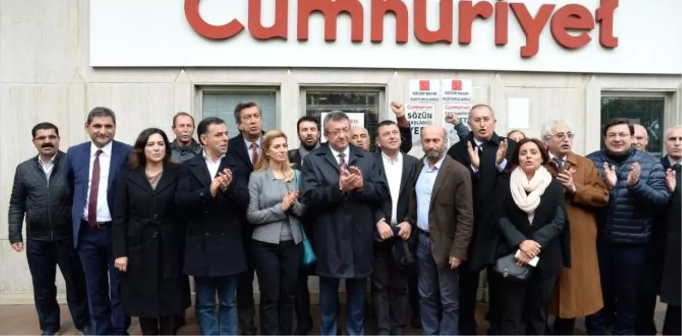 Cumhuriyet Gazetesi Yöneticileri ve Yazarlarına Yönelik Soruşturma