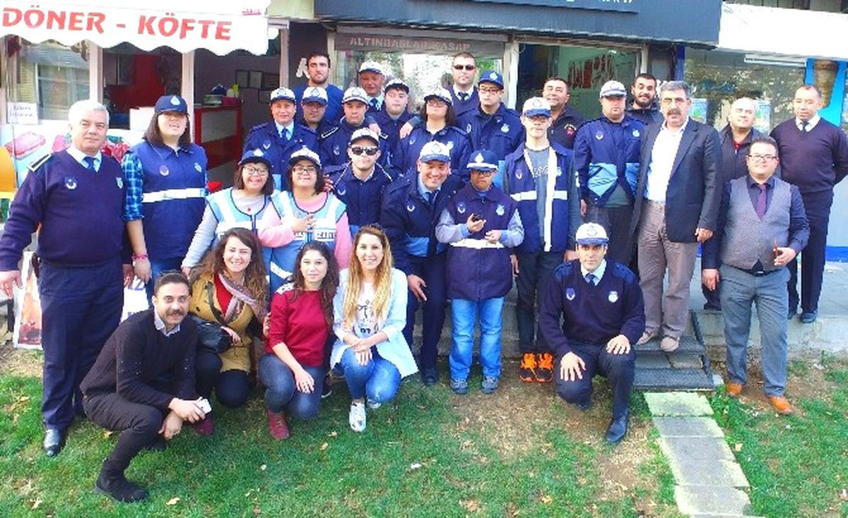 Denizli\'de Down Sendromlu Çocuklar İtfaiyeci ve Zabıta Oldular