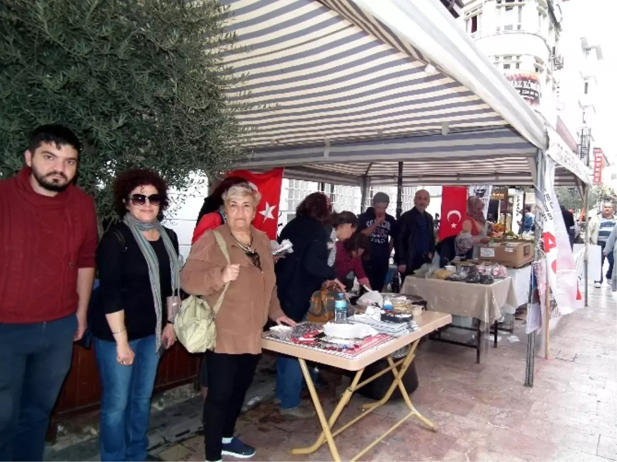 Efeler\'de Öğrenciler İçin Kermes Düzenlendi