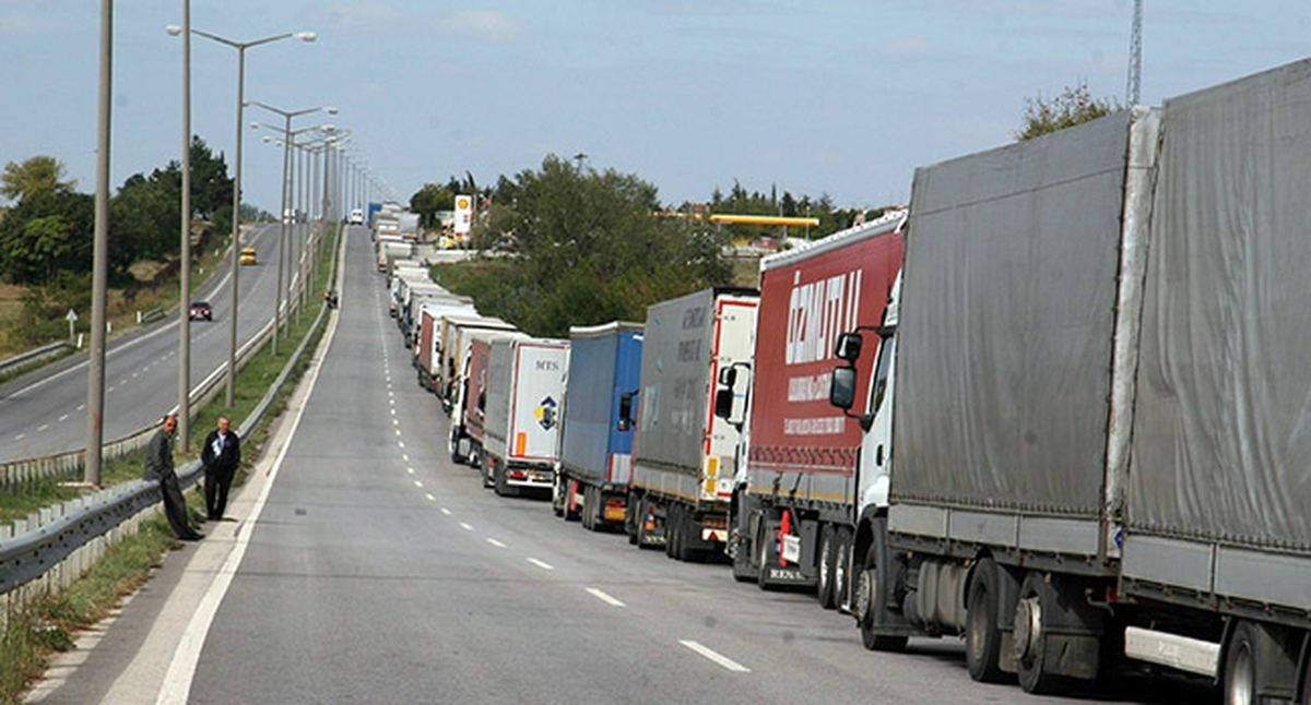 Kapıkule\'de 6 Kilometre Tır Kuyruğu