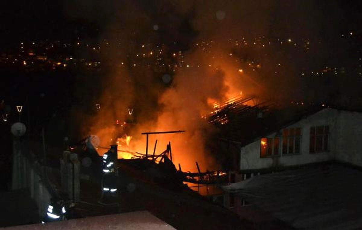 Karabük\'te İki Bina Yandı