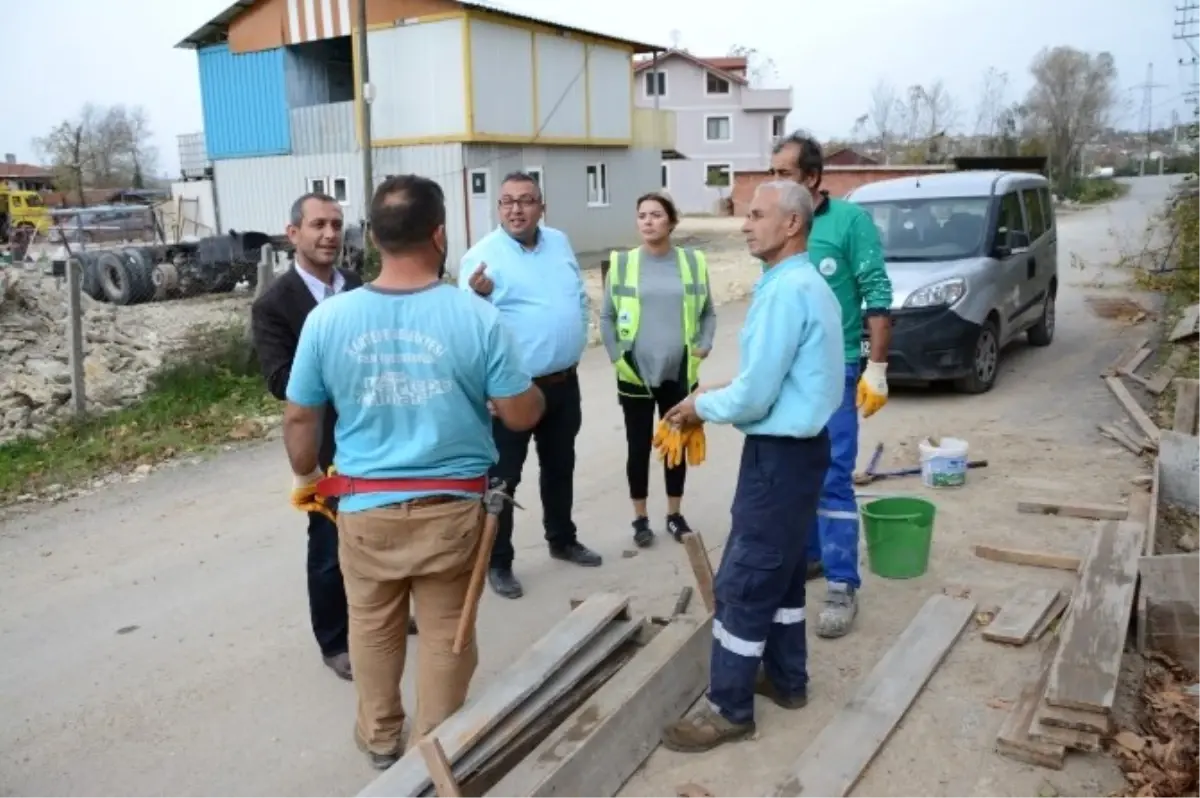 Kartepe Belediyesi, Saha Personelini İş Güvenliği Konusunda Gözlemliyor