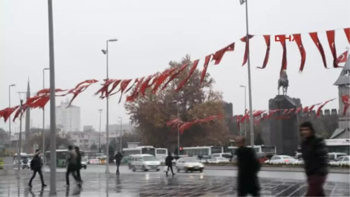 Kayseri Kent Merkezine Yılın Ilk Karı Yağdı