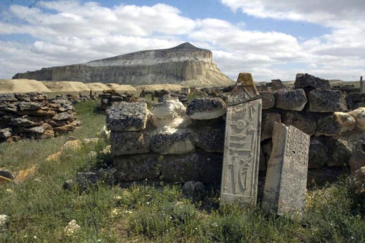 Kazakistan'da 1500 Yıllık Gizemli Bir Taş Anıtı Keşfedildi