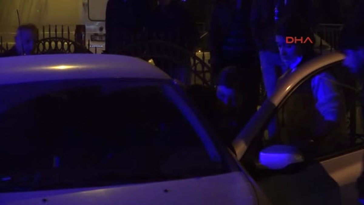 Konya - Otomobil, Tramvay Yoluna Uçtu 2 Yaralı