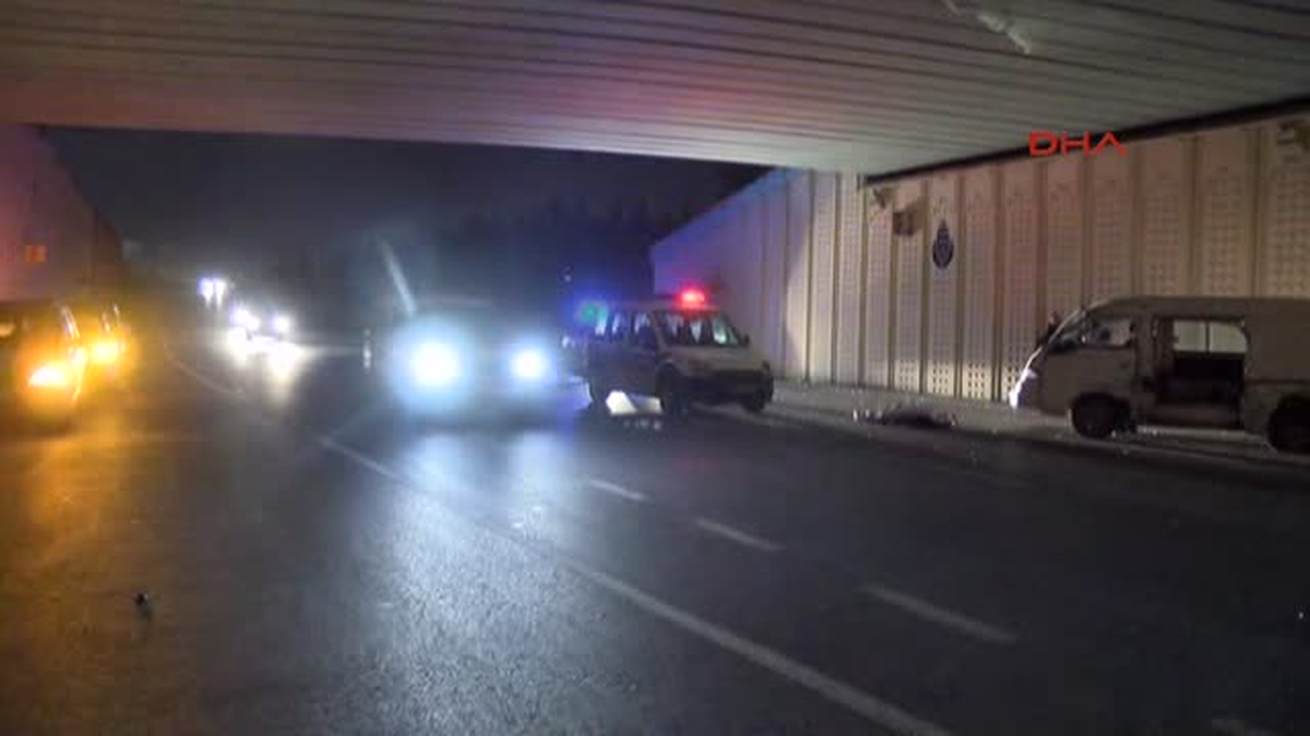 Küçükçekmece\'de Trafik Kazası 1 Ölü 3 Yaralı