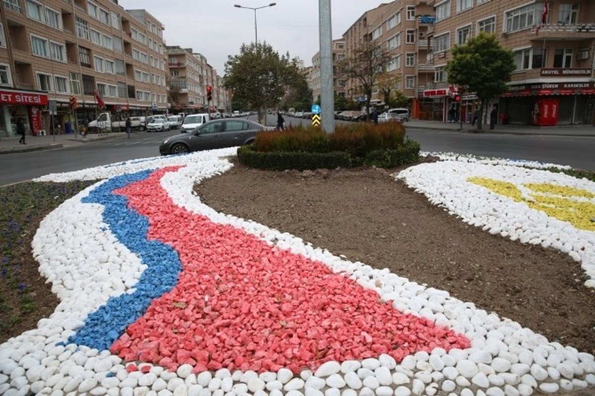 Melikgazi\'de Kavşaklar Renklendi