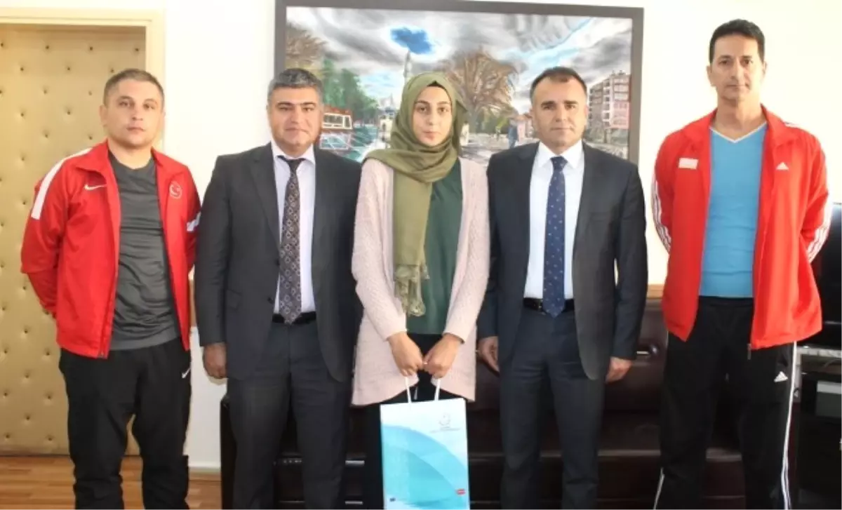 Milli Sporcudan Sultanoğlu\'na Ziyaret