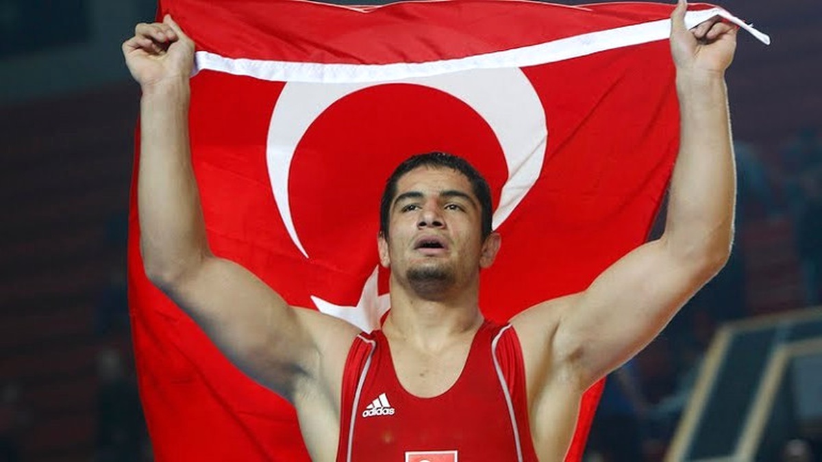 Olimpiyat Şampiyonu Akgül\'den Kimsesiz Çocuklara Sürpriz Ziyaret