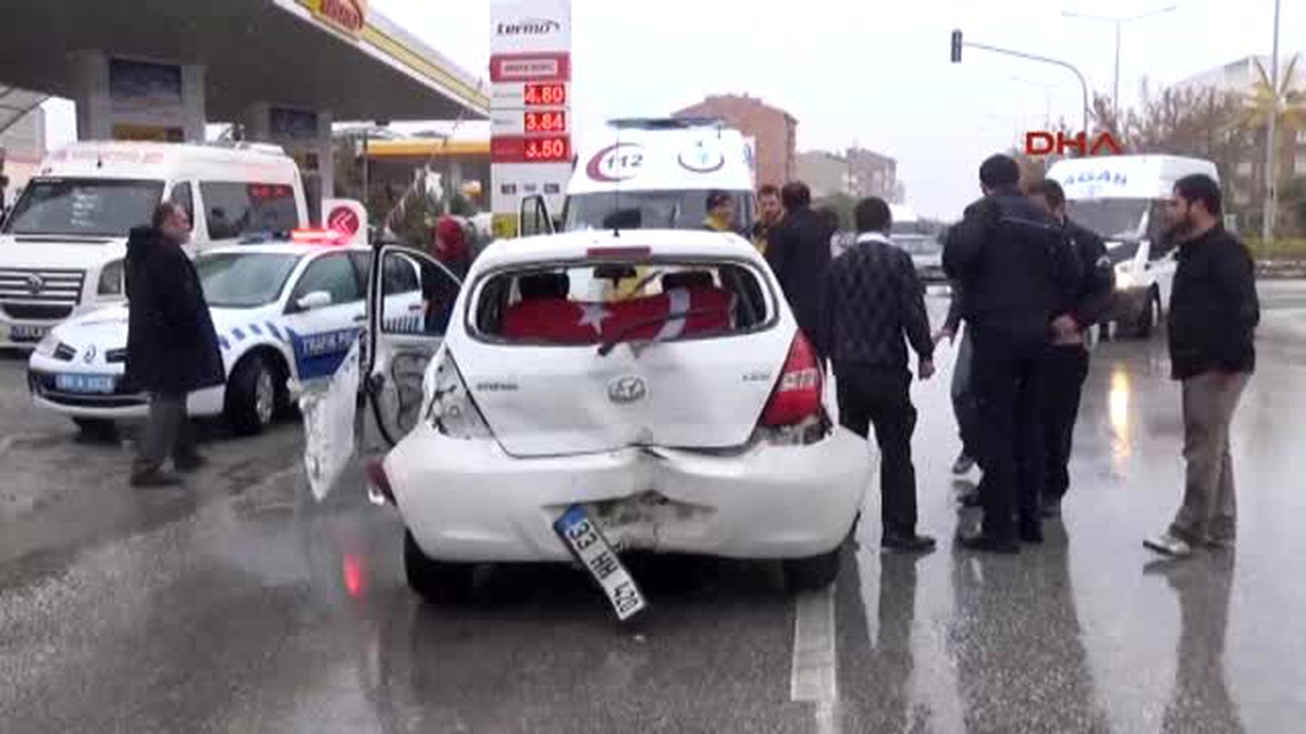 Otobüsün Çarptığı Otomobilden Fırlayan Kadın Sürücü Öldü