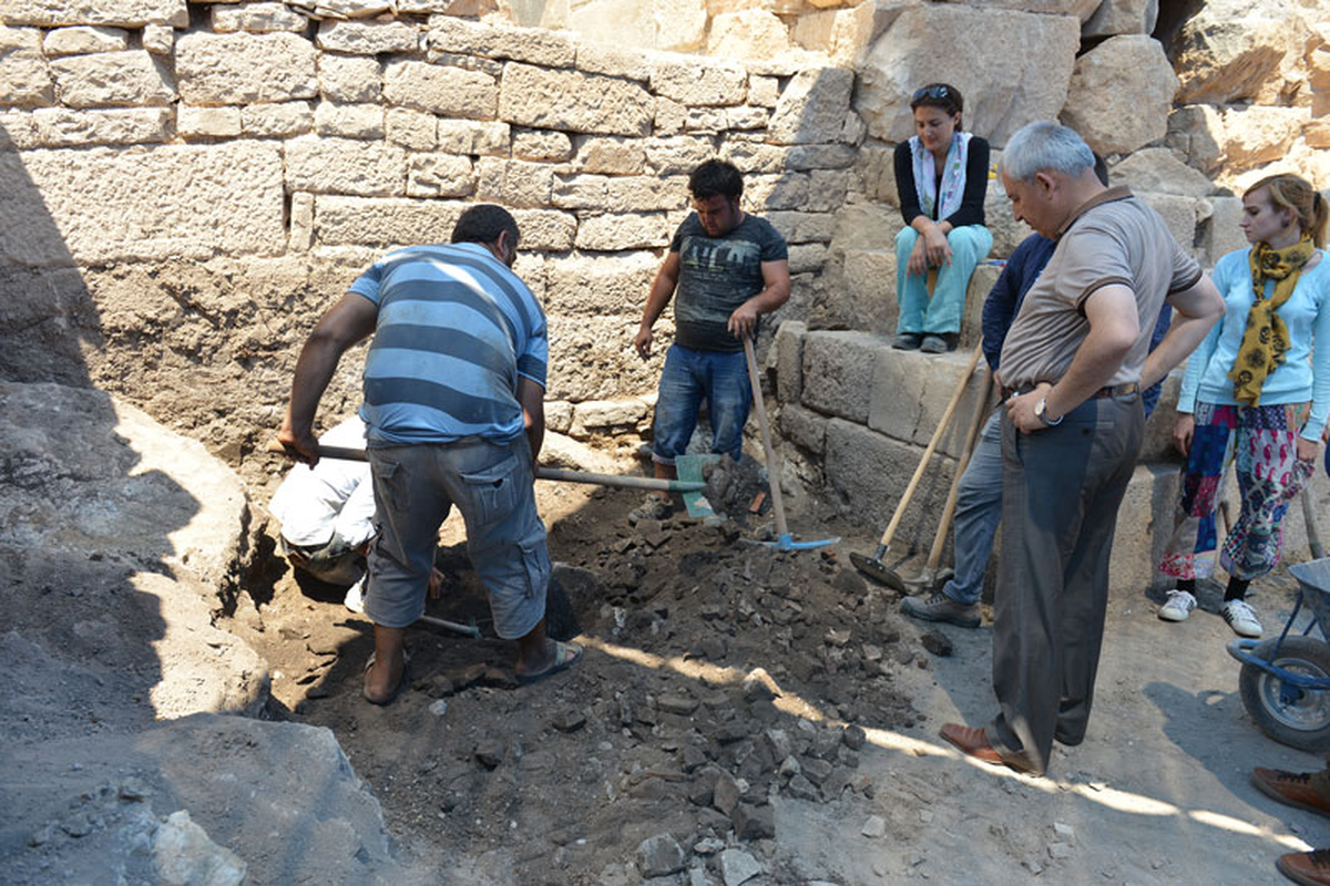 Rhodiapolis Antik Kenti\'nde Karşılama Merkezi İnşaatı