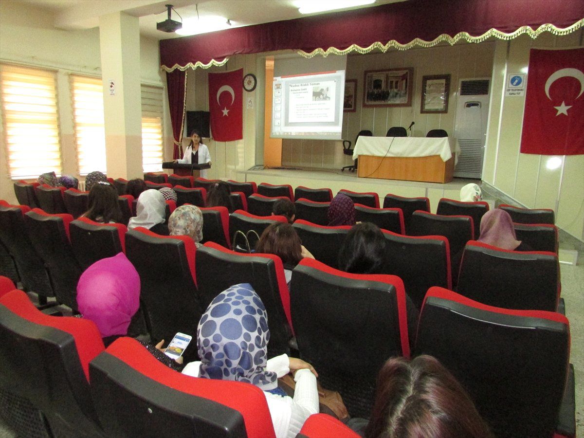 Sandıklı\'da Kuduz ve Sobadan Zehirlenmeler Anlatıldı