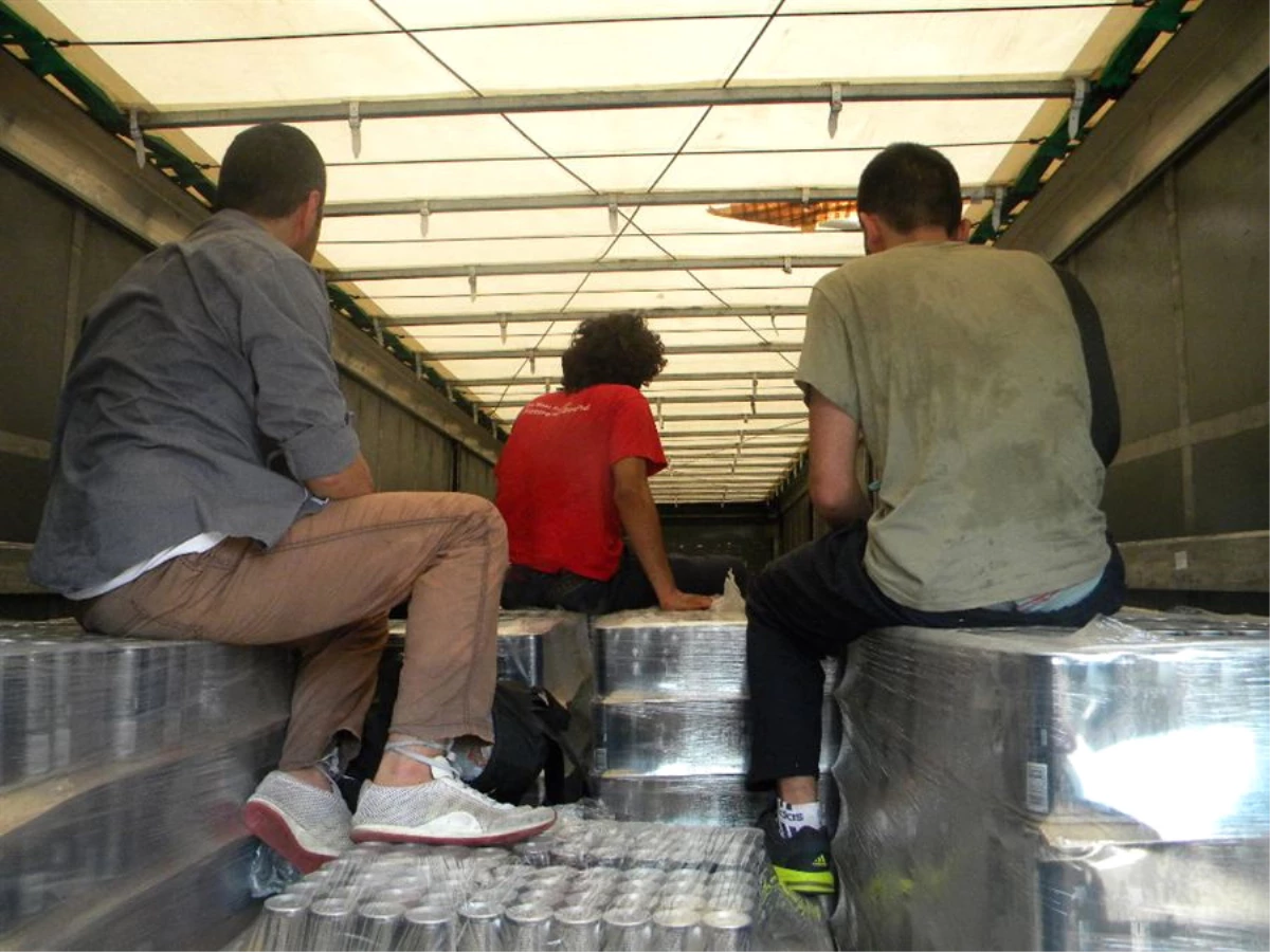 Türkiye\'den İspanya\'ya Giden Tırdan 10 Kaçak Göçmen Çıktı