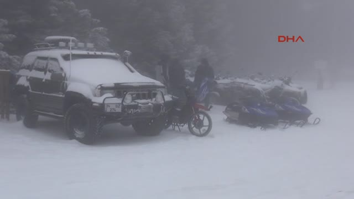 Uludağ\'a Kar ve Turist Birlikte Geldi