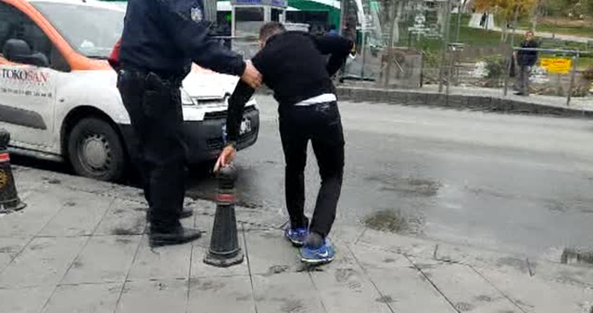 Bacağından Vuruldu, 2 Kilometre Kaçıp İlk Müdahaleyi Kendisi Yaptı