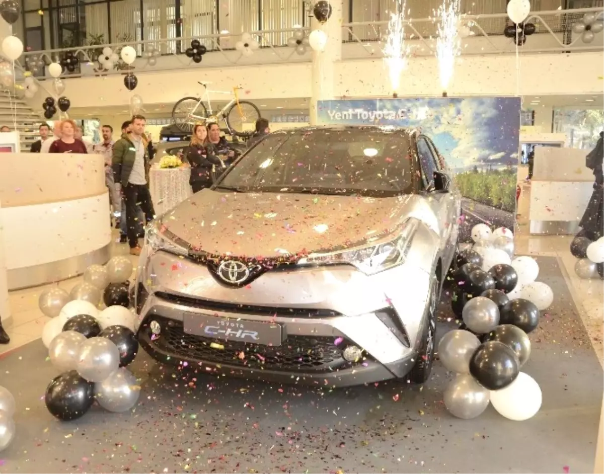 Yeni Toyota C-Hr\'nin Tanıtımına İzmir\'de Yoğun İlgi