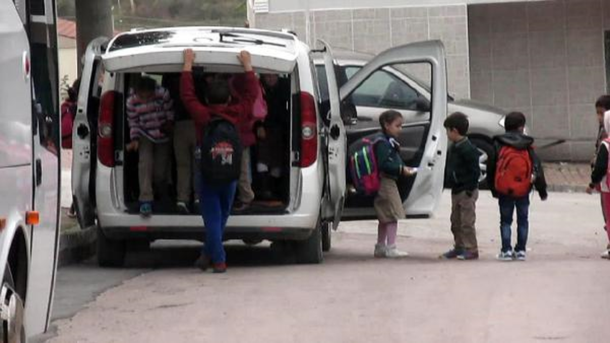 18 Öğrenciyi Aracıyla Okula Taşıyan Öğretmen Ceza Aldı