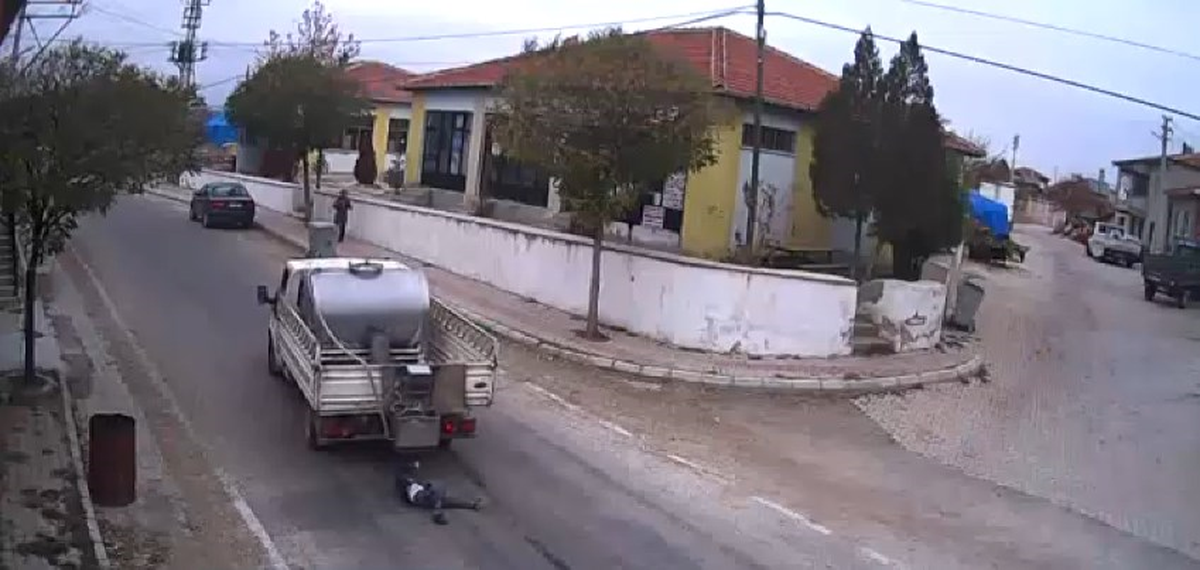 7 Yaşındaki Çocuk Kamyonetin Altından Sağ Çıktı