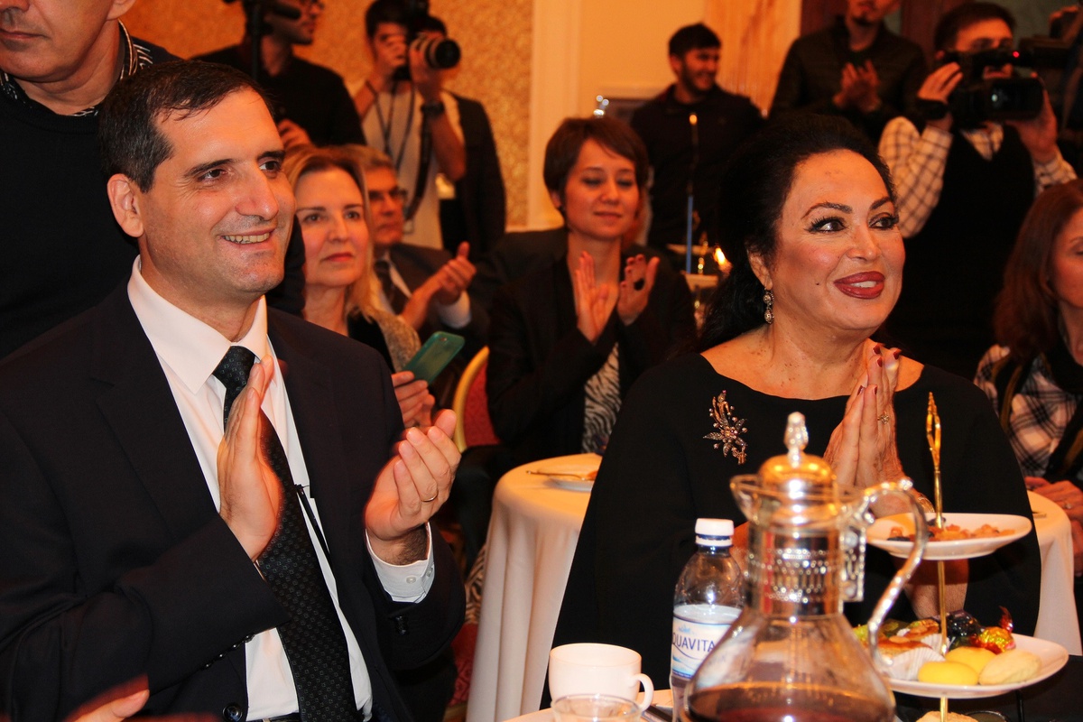 Azerbaycan\'da Türkan Şoray\'a \'Avrasya Efsanesi\' Ödülü Verildi