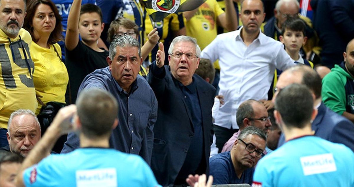 Aziz Yıldırım, İzinsiz Anons Yapması Sebebiyle 15 Gün Hak Mahrumiyeti Aldı