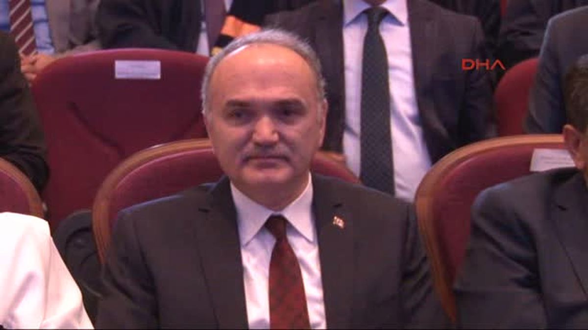 Bakan Özlü Soru Soran Gençler, Aklını Kimseye Ipotek Etmez