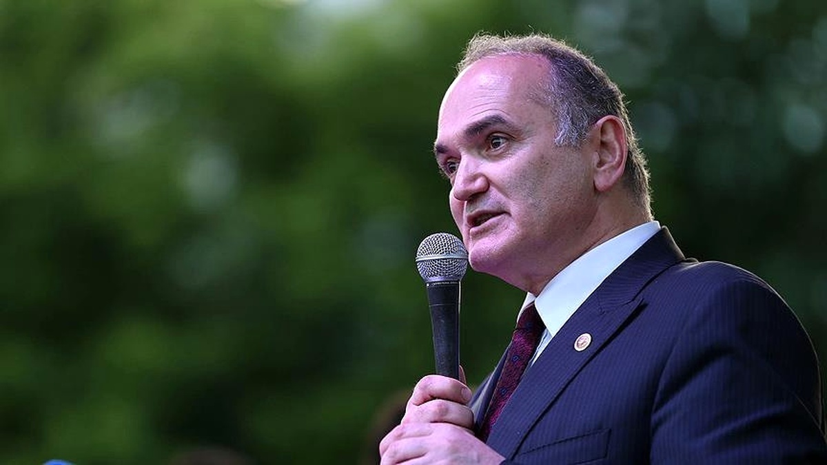 Bakan Özlü: Soru Soran Gençler, Aklını Kimseye İpotek Etmez