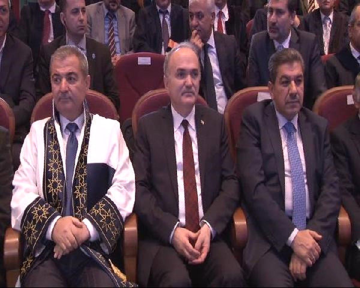 Bakan Özlü: Soru Soran Gençler, Aklını Kimseye İpotek Etmez
