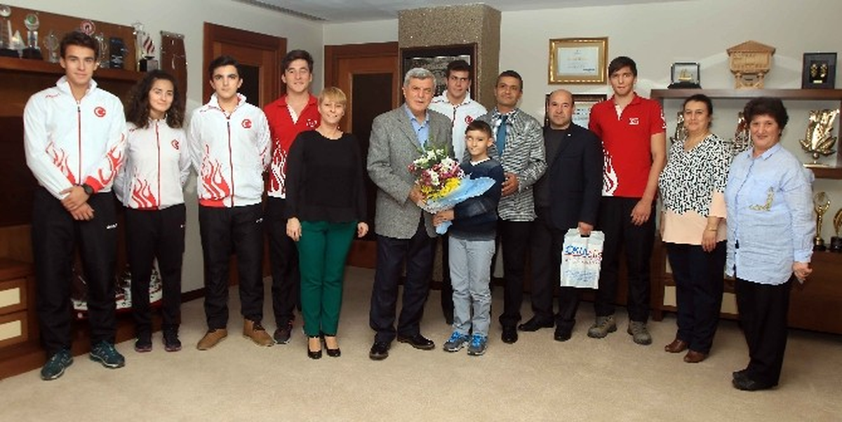 Başkan Karaosmanoğlu, Kürek Kulübü Heyetini Ağırladı
