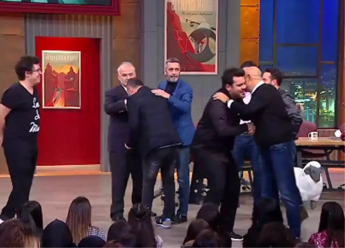 Beyaz Futbol Ekibi Masaya Bir Türlü Yerleşemedi!