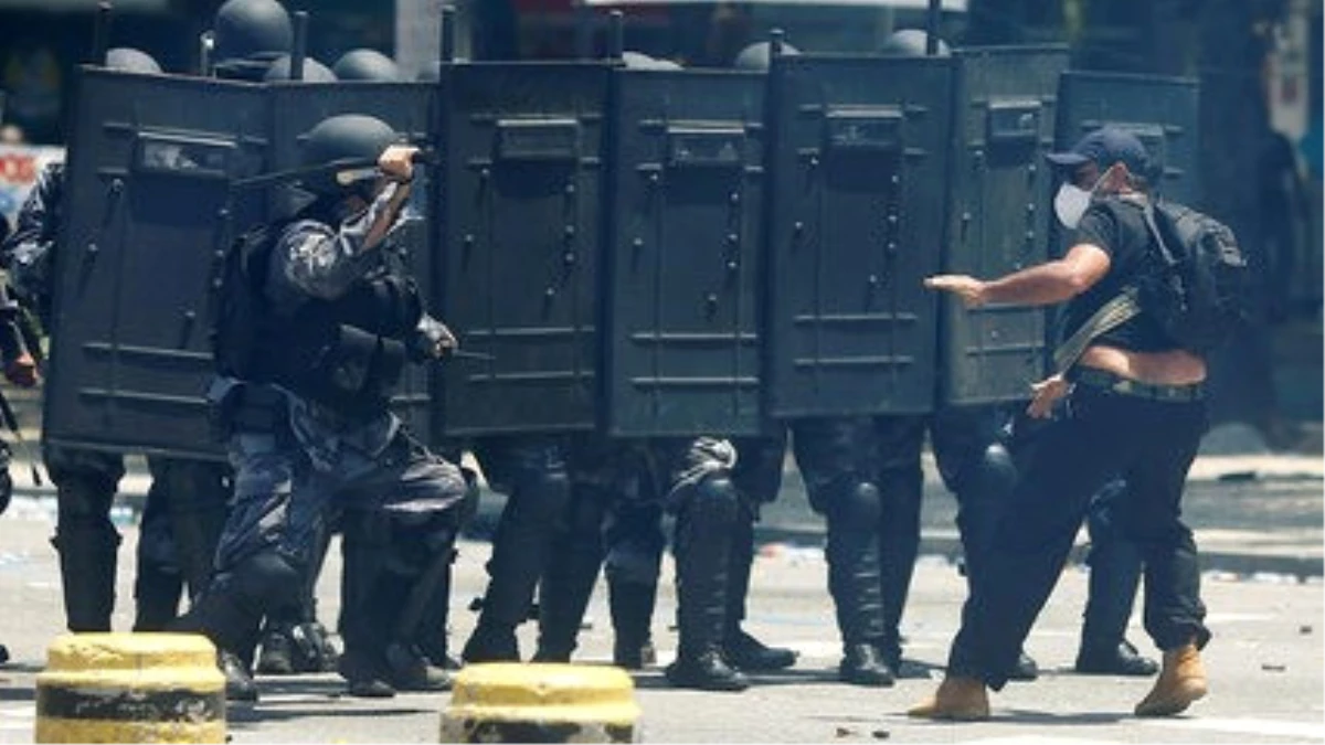 Brezilya\'da Politikacılara Tepki Dinmiyor: "Ordu Göreve!"