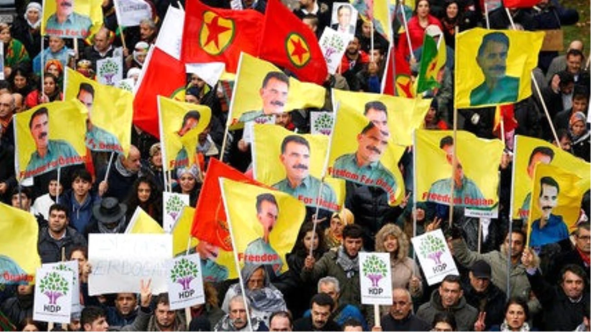 Brüksel\'de Erdoğan Karşıtı Gösteriye 3 Bin Kişi Katıldı