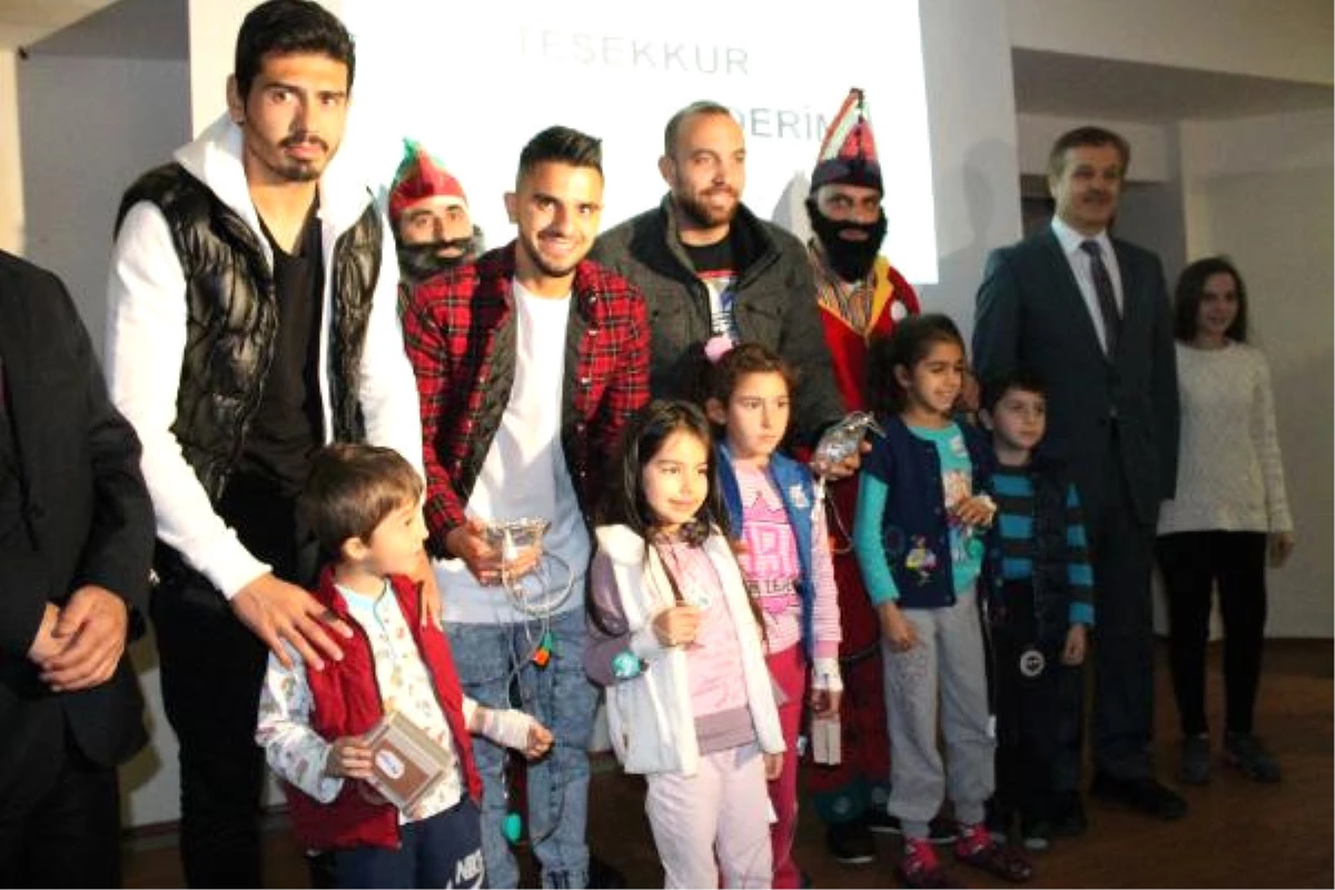 Bursasporlu Futbolculardan Hasta Çocuklara Jest