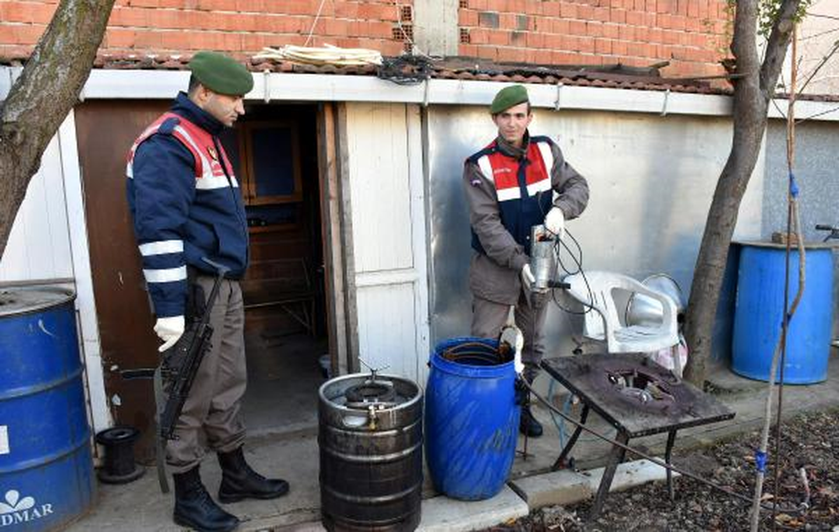Çorlu\'da 500 Litre Kaçak İçki Ele Geçirildi