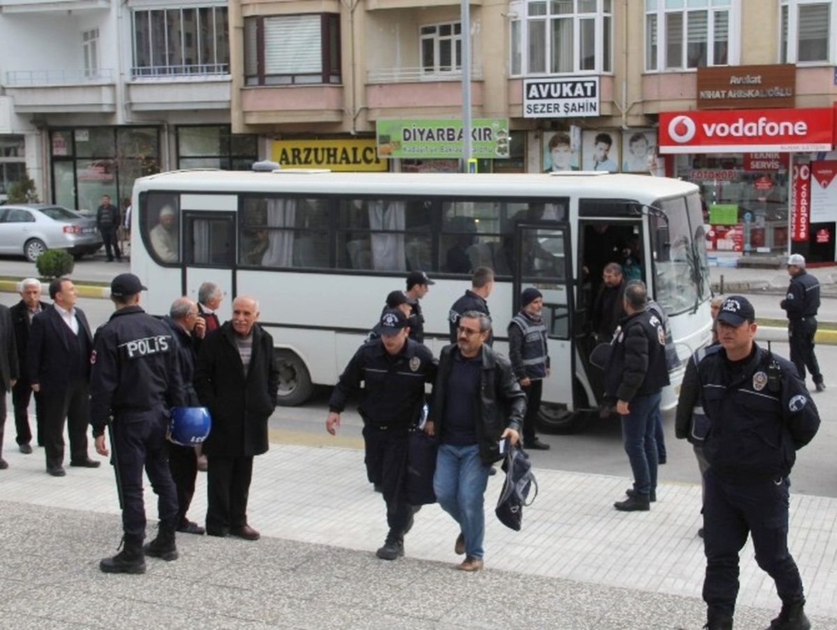 Çorum\'da Fetö\'den Gözaltına Alınan 19 Kişi Adliyeye Sevk Edildi