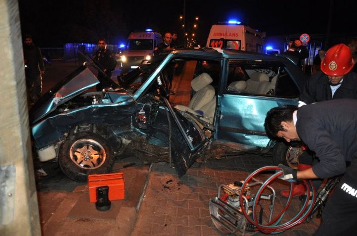 Devrilen Otomobilden Yara Almadan Kurtuldu