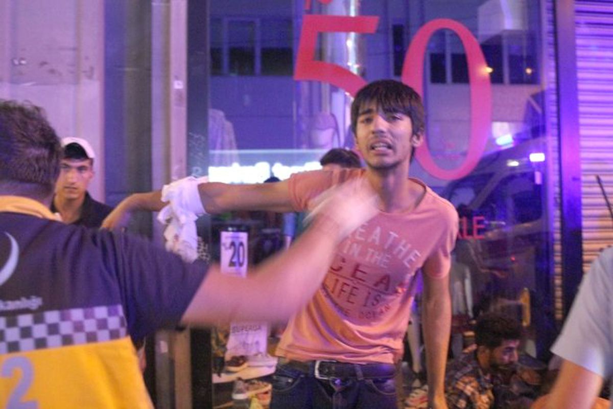 (Ek Görüntüyle Geniş Haber) - İstiklal Caddesi\'nde Silahlı Kavga : 2 Yaralı