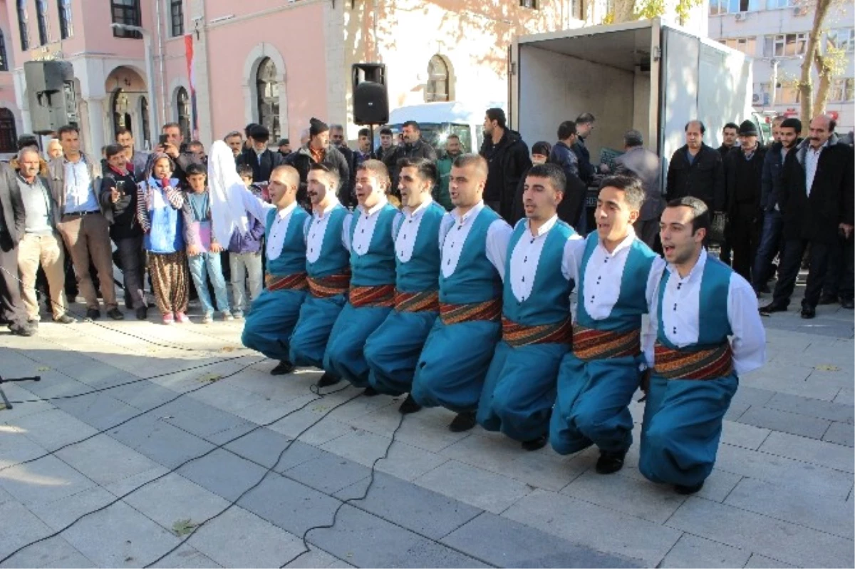Elazığ\'da Mehter Takımı ve Halk Oyunları Gösterisi Yapıldı
