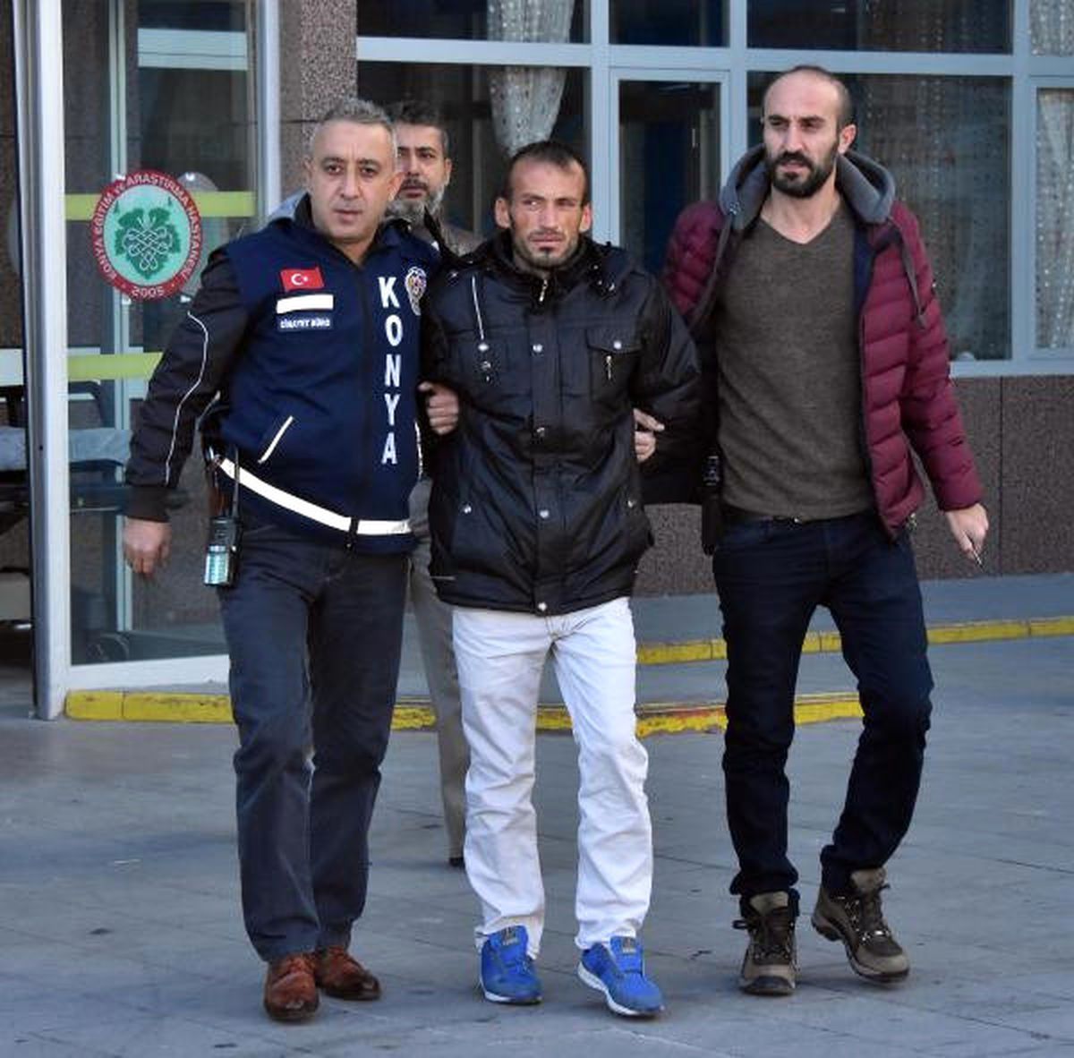 Eşi ve Kayınvalidesini Öldürürken İlk Bıçak Bükülünce İkinci Bıçağı Kullanmış