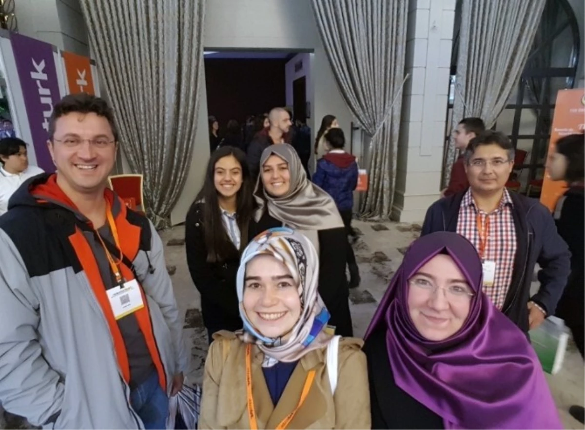 Gediz Evliya Çelebi Anadolu Lisesi Öğrencileri Eskişehir Educaturk Üniversite Tanıtım Fuarı\'nda