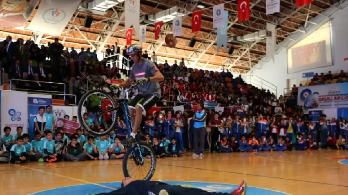 Geleceğin Yıldız Sporcuları Okullar Liginde Yetişiyor