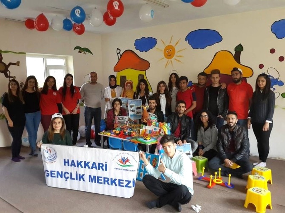 Gönüllü Gençler Sınıflara Ayrı Bir Görünüm Kattı