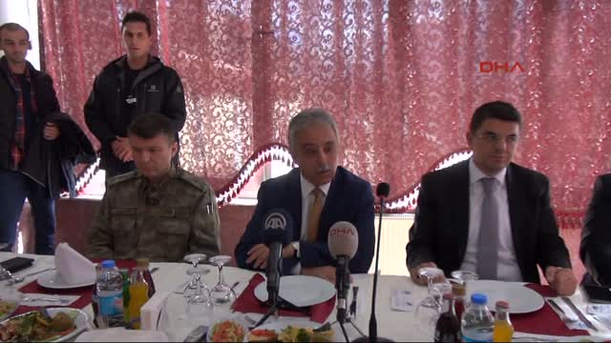 Hakkari Valisi Toprak, Kanaat Önderleriyle Toplantı Yaptı