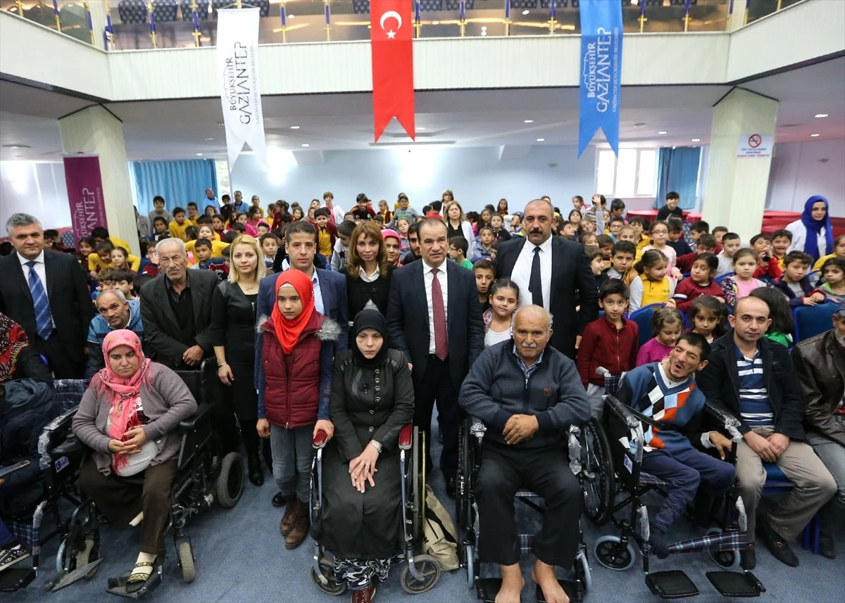 Harçlıklarıyla Engellilere Tekerlekli Sandalye Aldılar