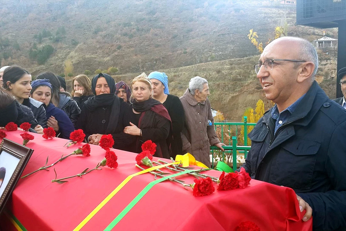 HDP\'li Milletvekili Önlü, Terörist Cenazesine Katıldı